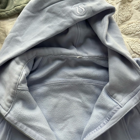 L/XL Periwinkle Lululemon Scuba/Excellent Condition - Picture 4 of 5